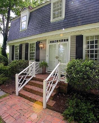 3rd image of 1109 York Ln