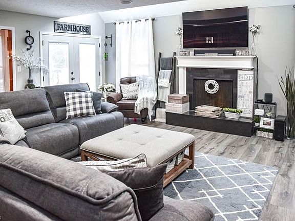 3rd image of 9443 Westwood Dr