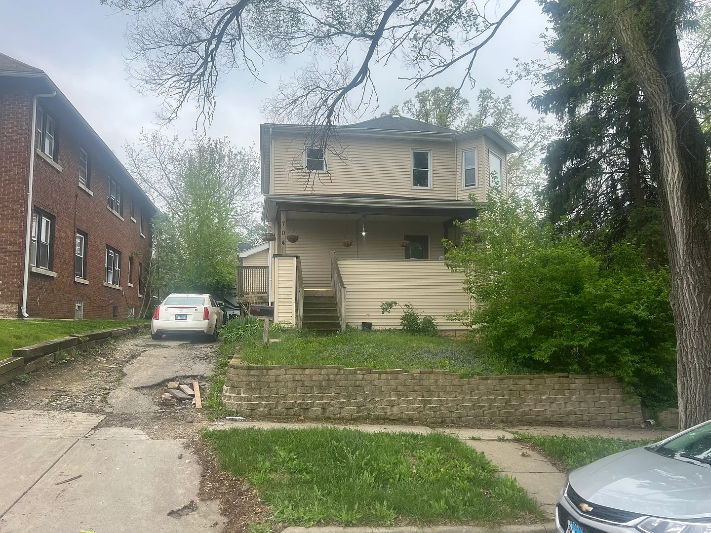 704 2nd Ave photo 1