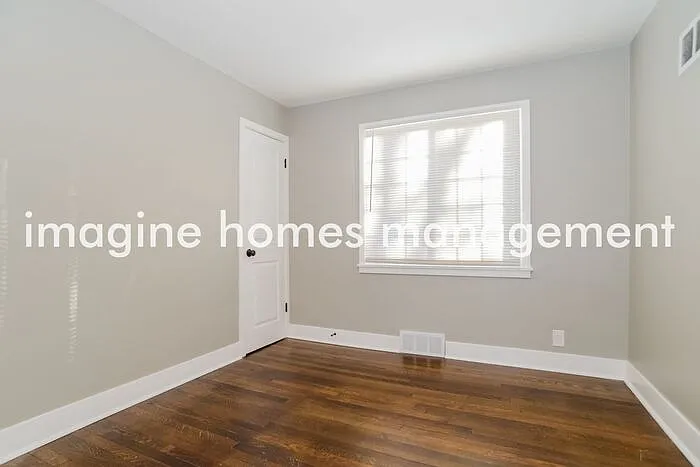 7606 Ward Pkwy — Photo 12