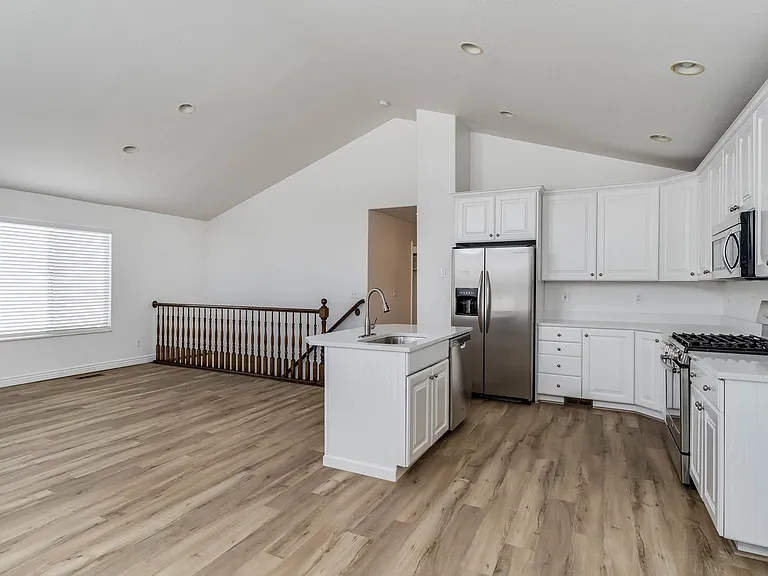 409 S 1125 W — Photo 11