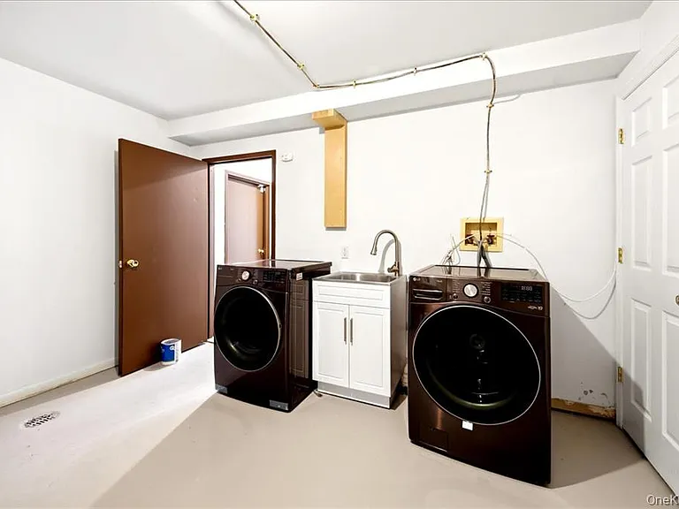 82 Morningside Ave #SFH — Photo 13