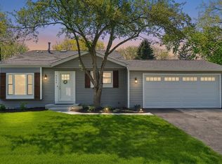 2404 Flambeau Dr, Naperville, IL 60564