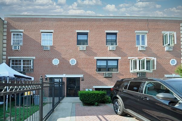 1st image of 1723 Park Pl Floor 1