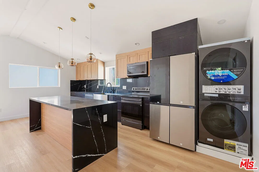 3 bed, 2.0 bath, 1200 sqft, $5,500 — Photo 4