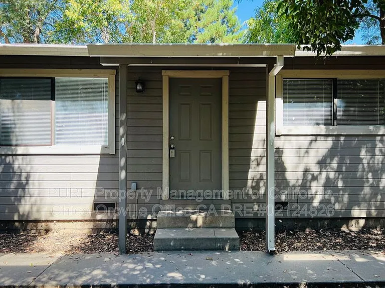 9210 Goodspeed St #B — Photo 1