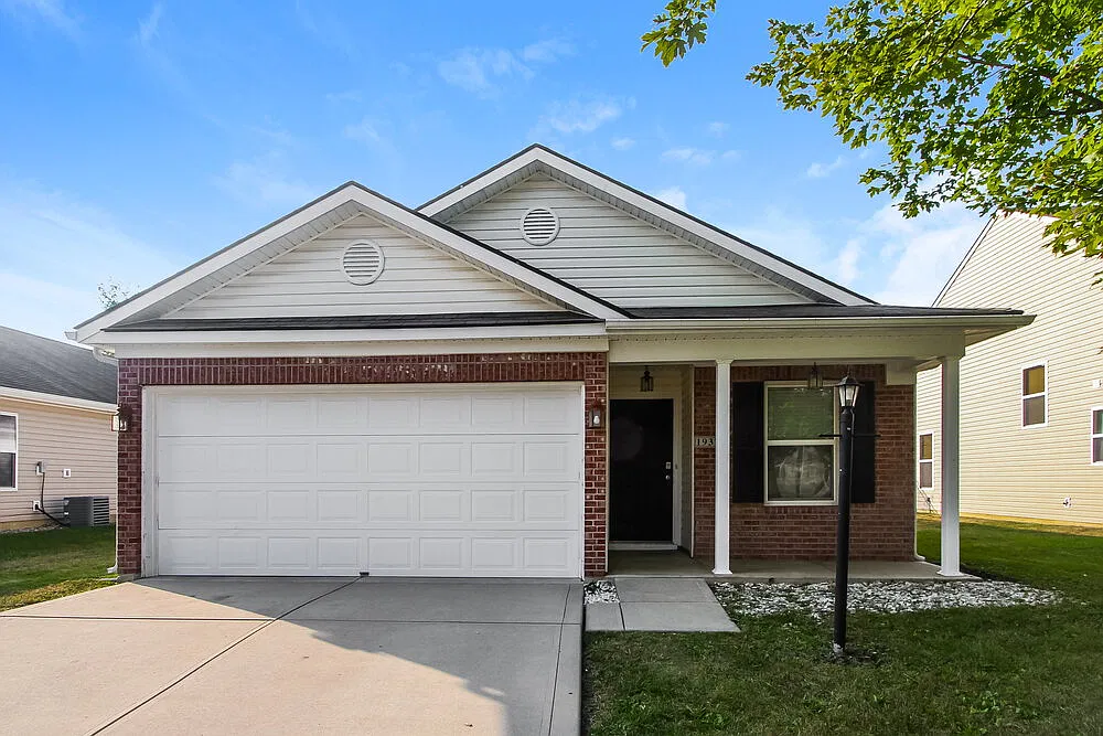 4 bed, 2.0 bath, 1376 sqft, $1,785 — Photo 1