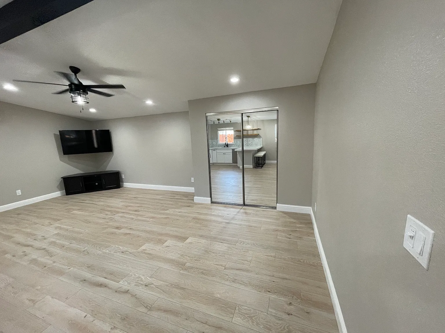 Studio, 500 sqft, $2,250 — Photo 4