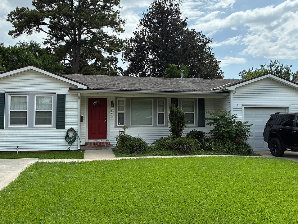 1621 W Saint Mary Blvd