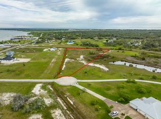 106 Windcrest Ln, Rockport, TX 78382