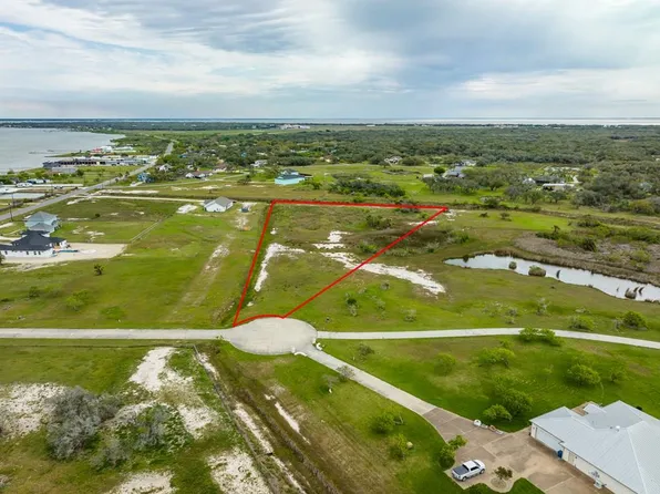 106 Windcrest Ln, Rockport, TX 78382