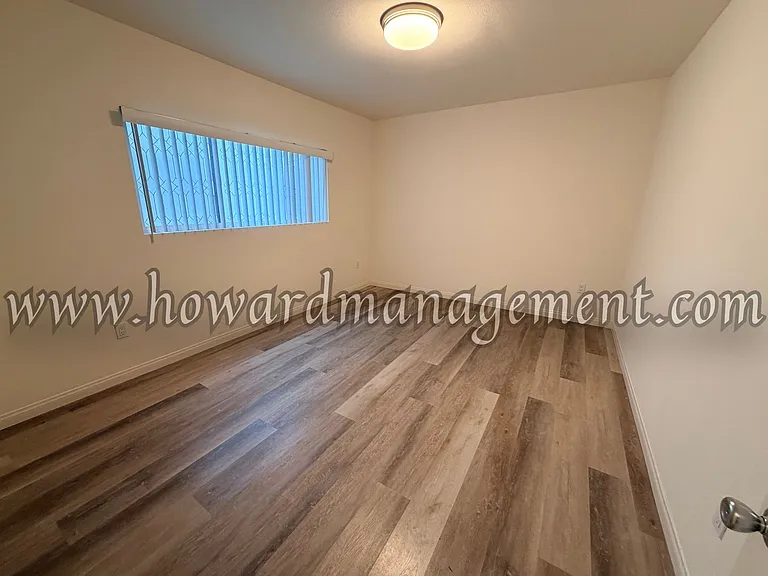 ** Move In Special** 4124 Grand View! Prime Location, All Vacancies Currently Offering 2 Week Fre... — Photo 9