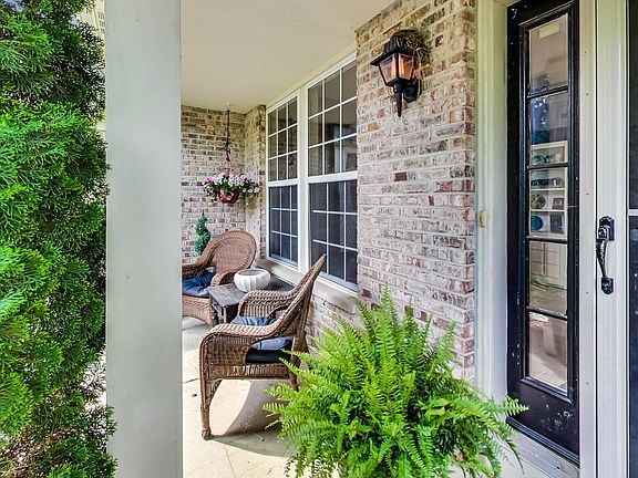 2nd image of 11613 Glenn Cir