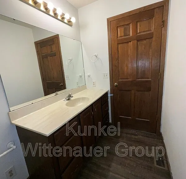 2020 Greenbrier Dr — Photo 28