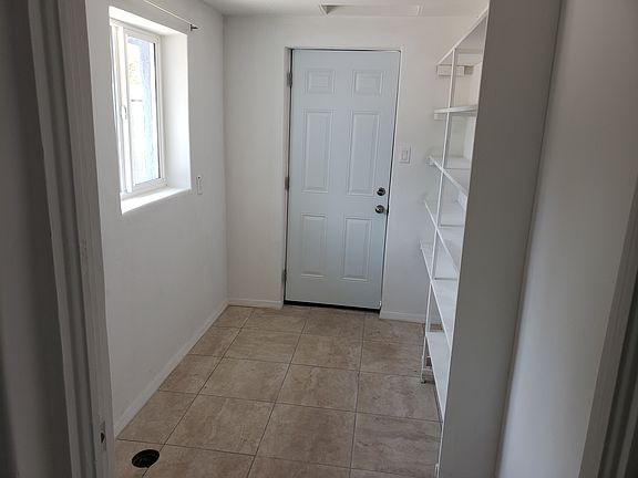 4th image of 2421 E Amelia Ave