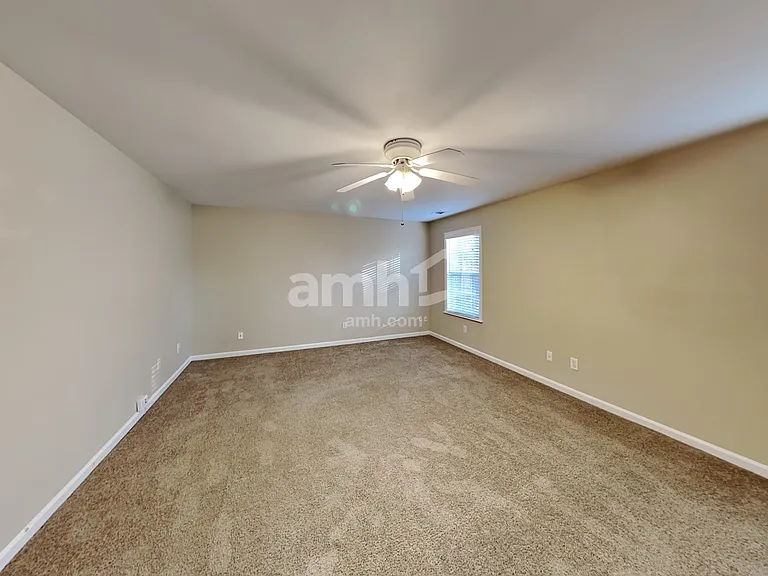 401 Lochmere Ct — Photo 14