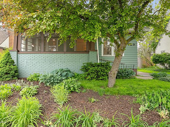 3rd image of 729 Ottillia St SE