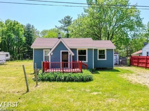 3268 Farley St, Burton, MI 48519