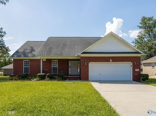 237 Chestnut Oak Cir, Owens Cross Roads, AL 35763