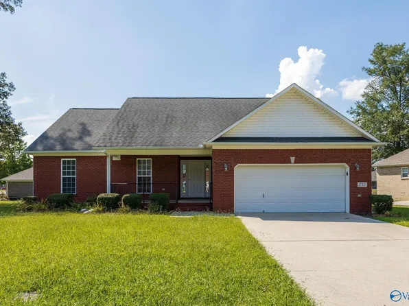 237 Chestnut Oak Cir, Owens Cross Roads, AL 35763