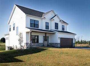 15 Gage Gdns, Churchville, NY 14428