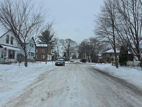 4th image of 140 2nd Ave S