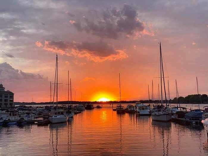 One minute walk to lake.