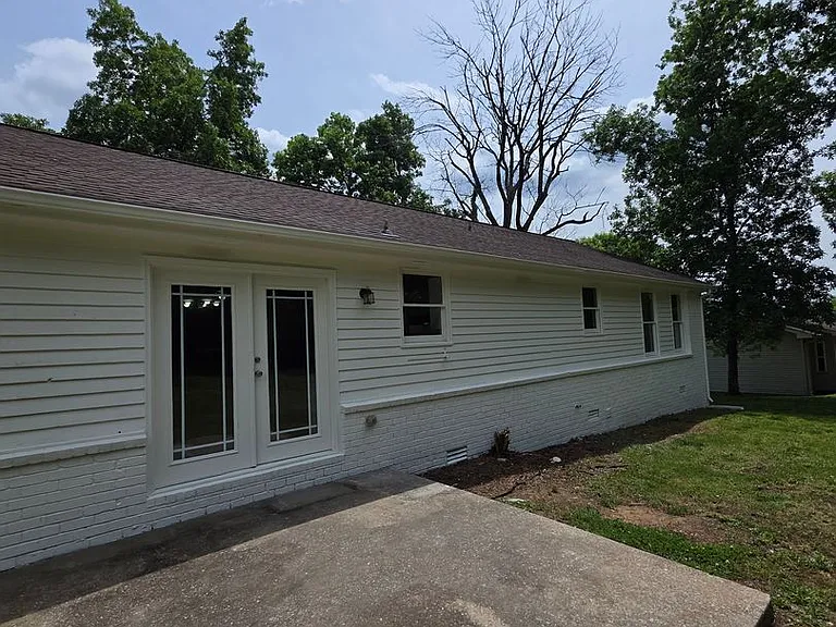 307 Castlewood Dr — Photo 21