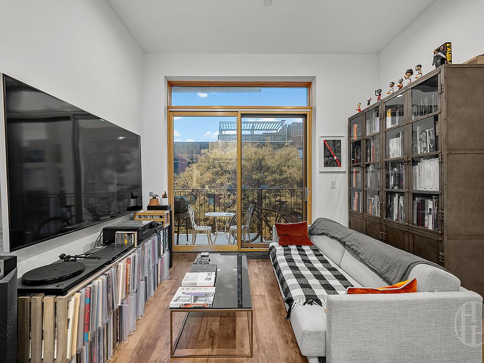 1st image of 91 Clay St APT 3A
