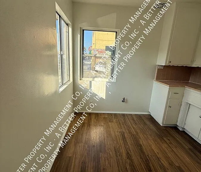 218 Redondo Ave #1 — Photo 2