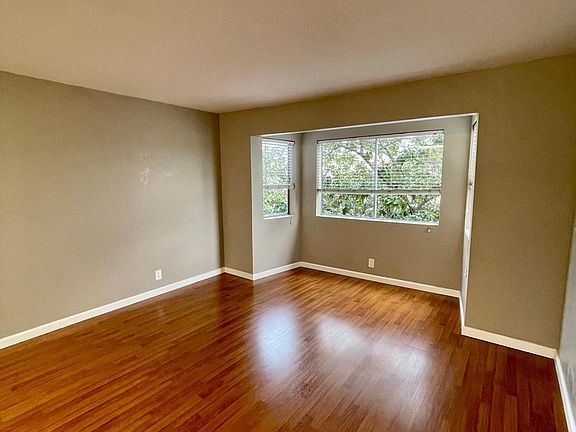 2nd image of 300 Vicksburg St APT 2