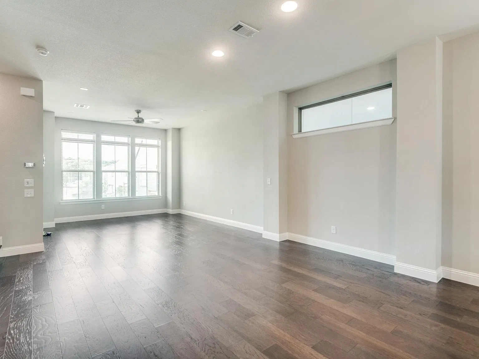 1074 Manacor Ln — Photo 4