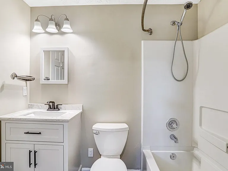 8525 Koluder Ct — Photo 18