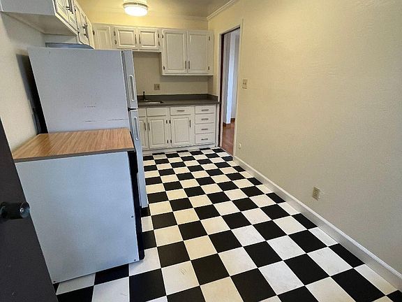 2nd image of 40 Child St #40