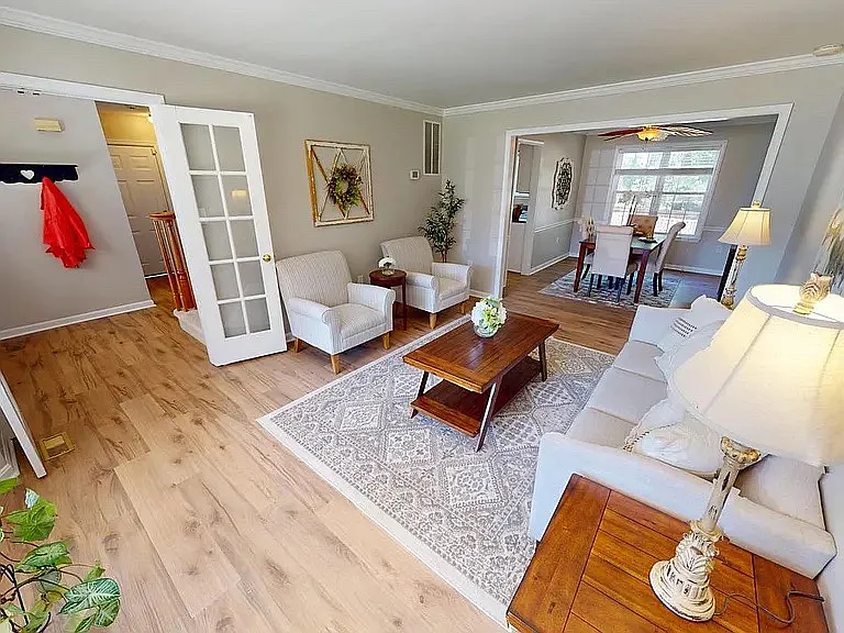 10384 Chamberlin Ct E — Photo 9