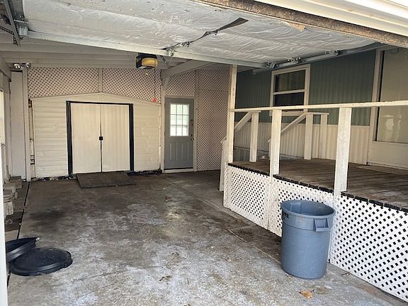 2nd image of 530 Carriage Ln
