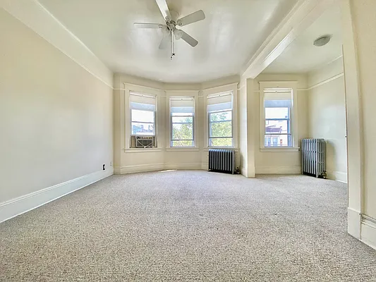 Rented by Zikos Realty Services | media 19