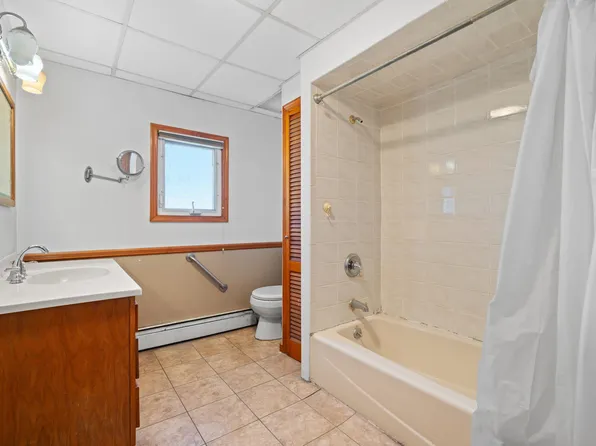 526 Avenue East image 11 of 18