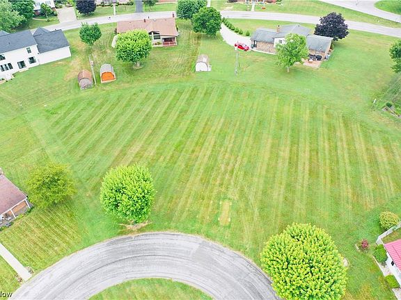 3rd image of Crestview Ct
