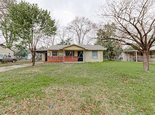 211 Crescent Dr, Warner Robins, GA 31093