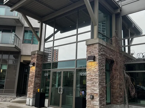 1215 Bayly St, Pickering, ON