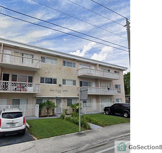 1st image of 13300 NE 6th Ave #305