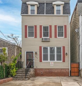 376 Forrest St, Jersey City, NJ, 07304
