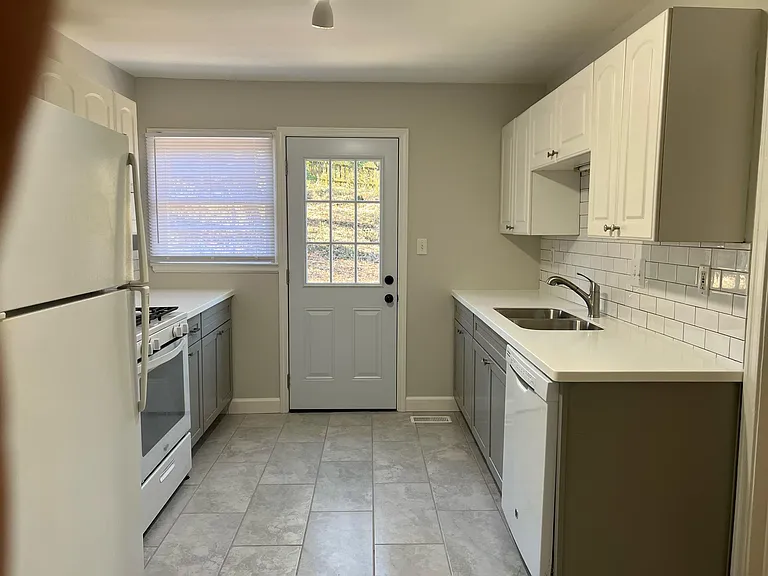 471 Gift Ave SE — Photo 11