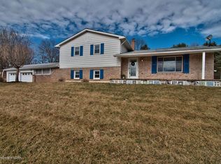 39 Village Ln, Berwick, PA 18603