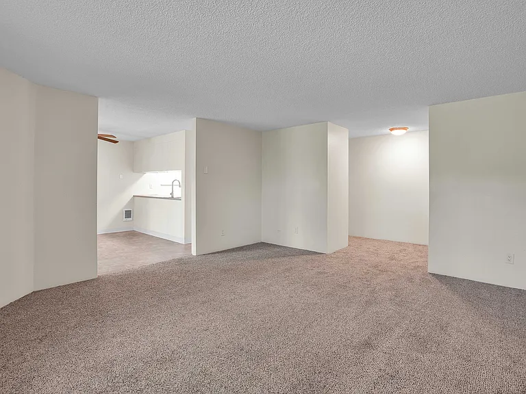 Riverview Apartments — Photo 44