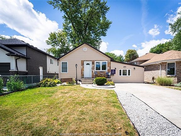 5th image of 2621 Tourangeau Rd