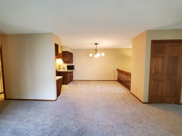 2517 Cedar Hills Dr, Minnetonka, MN 55305