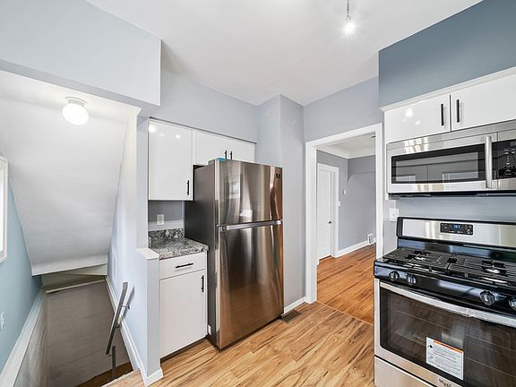 4th image of 2413 Montclair Ave
