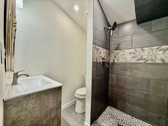 4th image of 2931 Mobile Ave #3